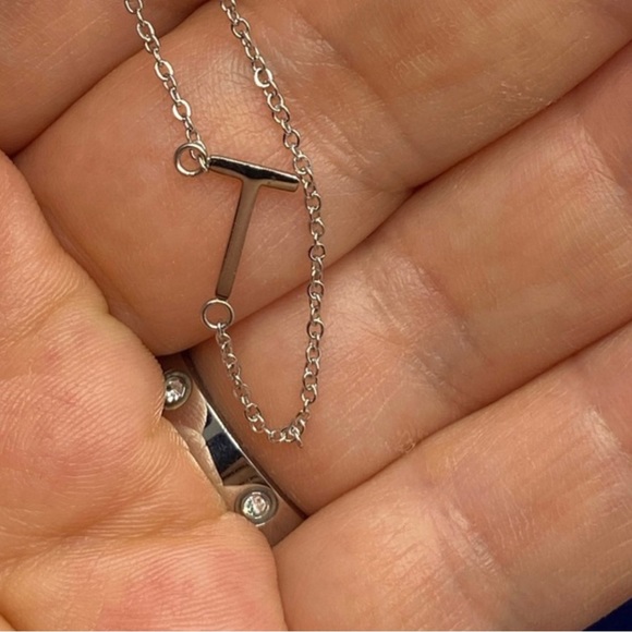 BOCHOI Sideways Initial Side Pendant Chain - Picture 2 of 3